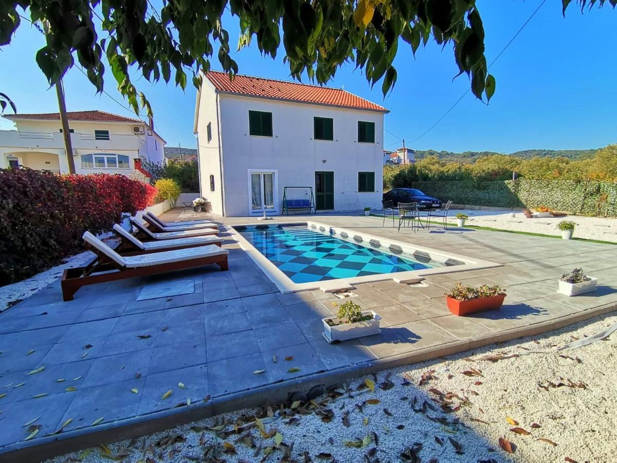 Holiday Home Nino With Amazing Swimming Pool 슬라티네 외부 사진